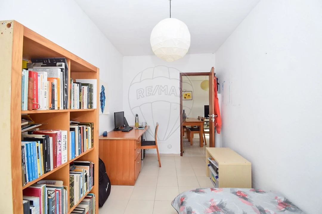 Apartamento T2 para Venda em Rio de Mouro Foto 4