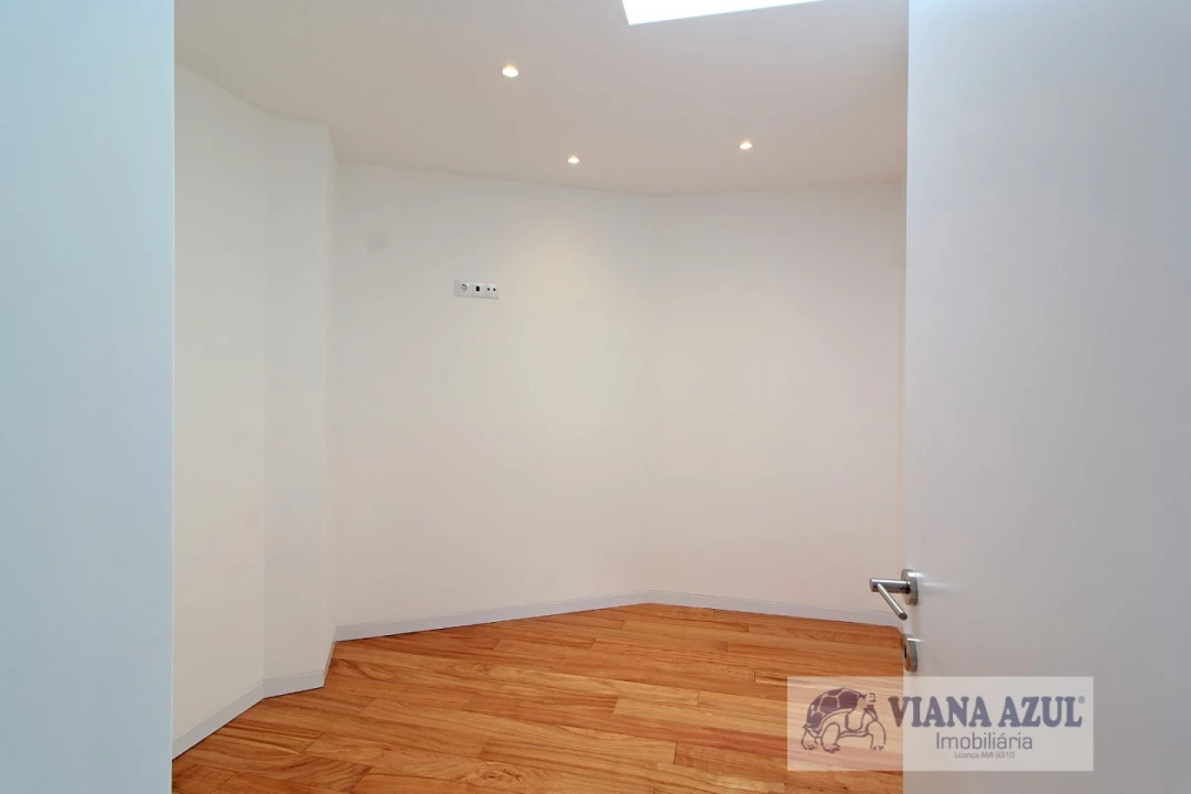 Apartamento T1 para Arrendamento em Santa Maria Maior e Monserrate e Meadela Foto 8