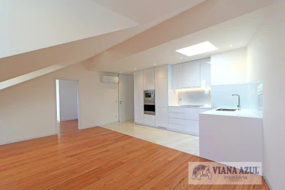 Apartamento T1 para Arrendamento em Santa Maria Maior e Monserrate e Meadela