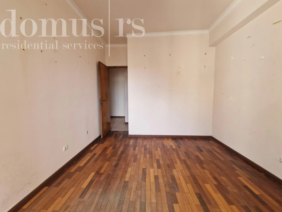 Apartamento T2 para Venda em Pontinha e Famões Foto 14
