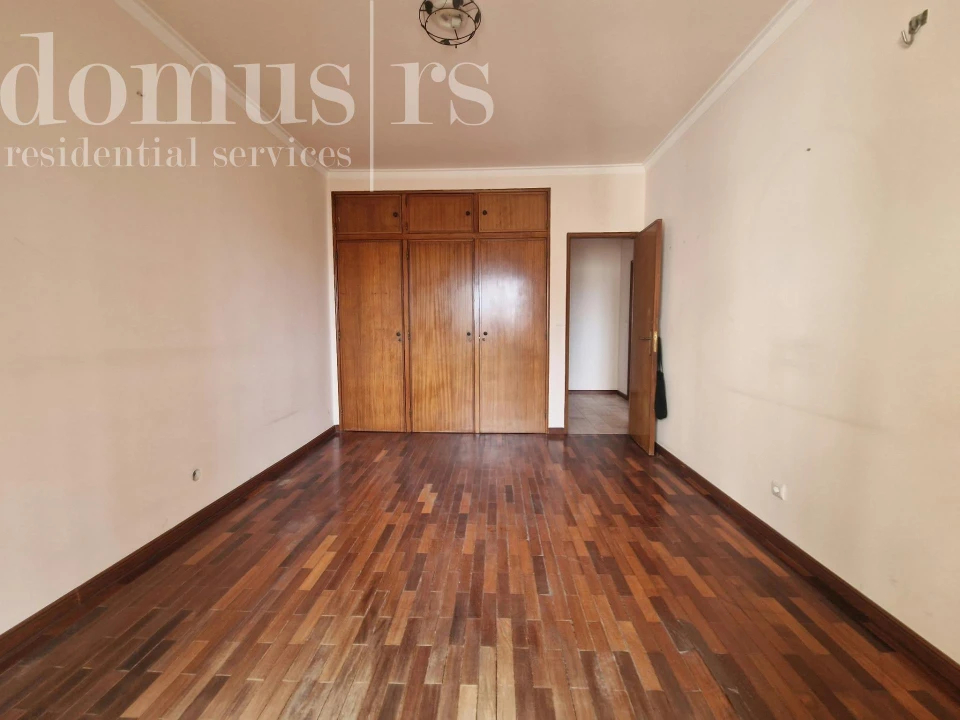 Apartamento T2 para Venda em Pontinha e Famões Foto 16
