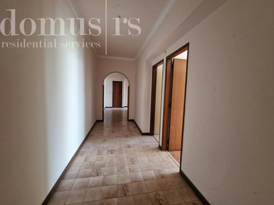 Apartamento T2 para Venda em Pontinha e Famões Foto 3