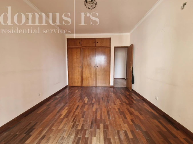 Apartamento T2 para Venda em Pontinha e Famões Foto 16
