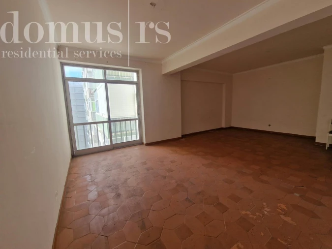 Apartamento T2 para Venda em Pontinha e Famões Foto 5