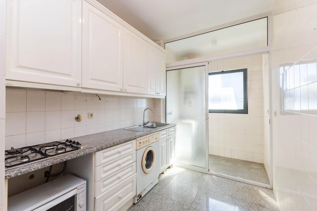 Apartamento T1 para Venda em Lordelo do Ouro e Massarelos Foto 7