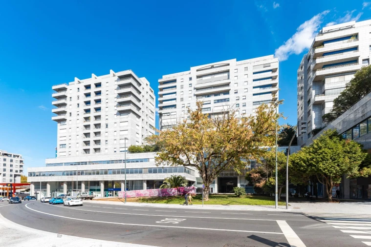 Apartamento T1 para Venda em Lordelo do Ouro e Massarelos Foto 2