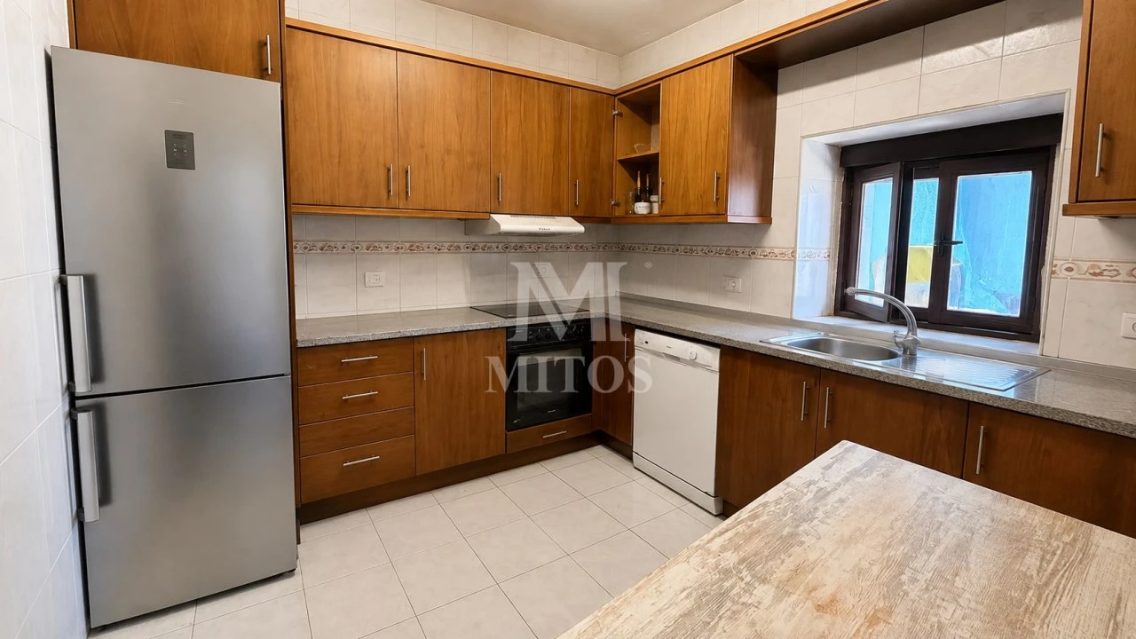 Moradia T4 para Venda em Mazarefes e Vila Fria Foto 1