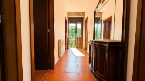 Moradia T4 para Venda em Mazarefes e Vila Fria