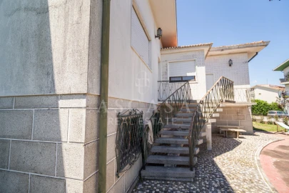Moradia T7 para Venda em Ermesinde