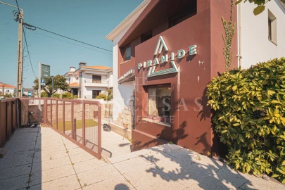 Loja para Arrendamento em Castêlo da Maia