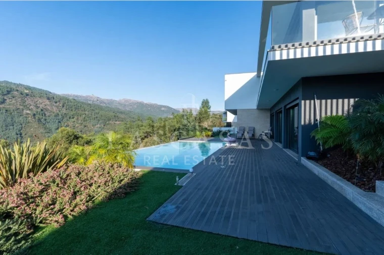 Moradia T4 para Venda em Louredo Foto 10