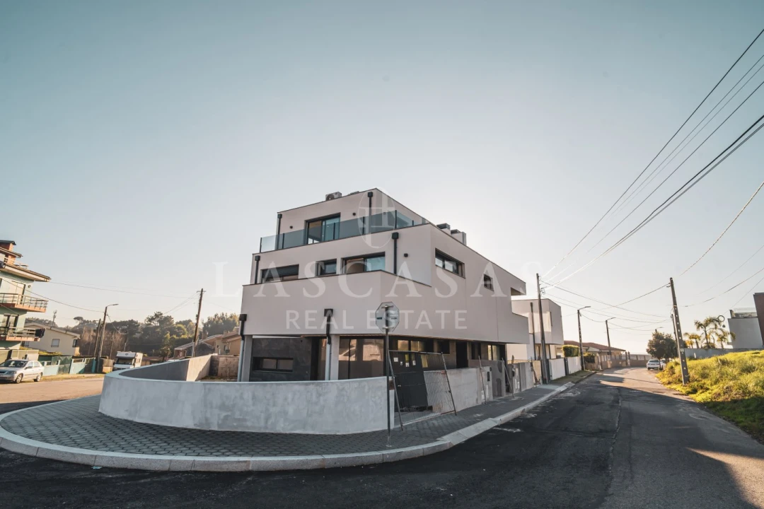 Moradia T5 para Venda em Madalena Foto 40