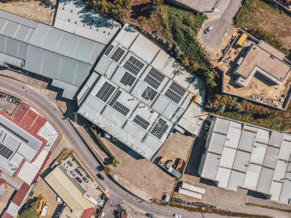 Armazém para Venda em Rebordosa Foto 2