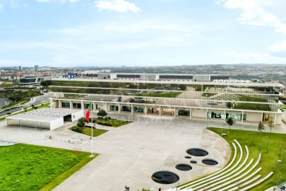 Prédio para Arrendamento em Porto Salvo