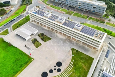 Prédio para Arrendamento em Porto Salvo