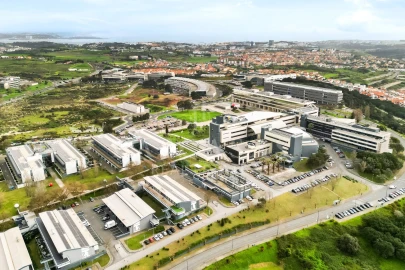 Prédio para Arrendamento em Porto Salvo