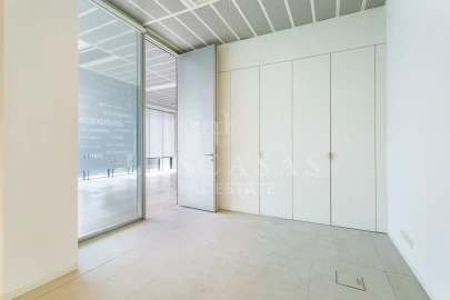 Prédio para Arrendamento em Porto Salvo