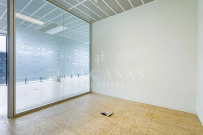 Prédio para Arrendamento em Porto Salvo
