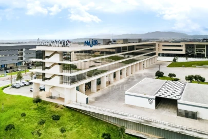 Prédio para Arrendamento em Porto Salvo