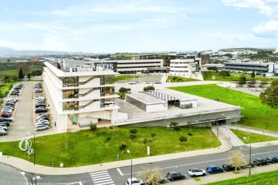 Prédio para Arrendamento em Porto Salvo