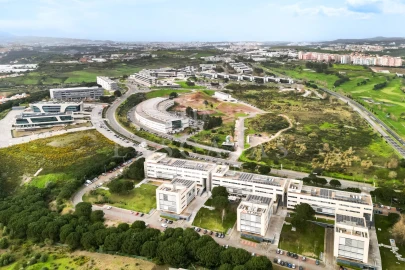 Prédio para Arrendamento em Porto Salvo
