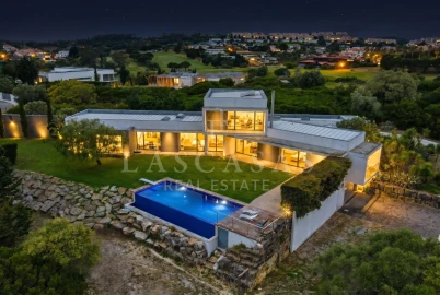 Moradia T4 para Venda em Queluz e Belas