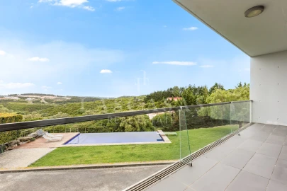 Moradia T4 para Venda em Queluz e Belas