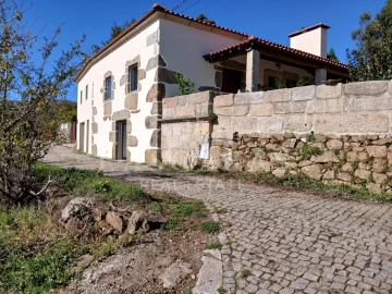 Moradia T5 para Venda em Gestaço