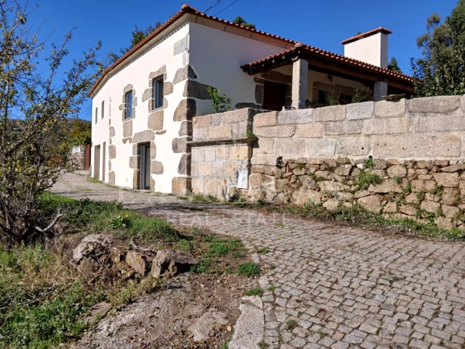 Moradia T5 para Venda em Gestaço Foto 3