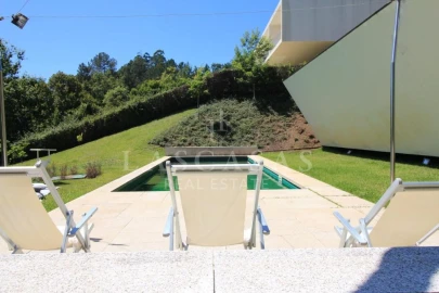 Moradia T4 para Venda em Fornelos e Queijada