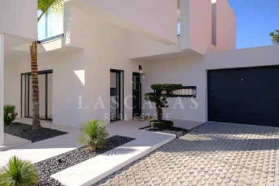 Moradia T4 para Venda em Charneca de Caparica e Sobreda