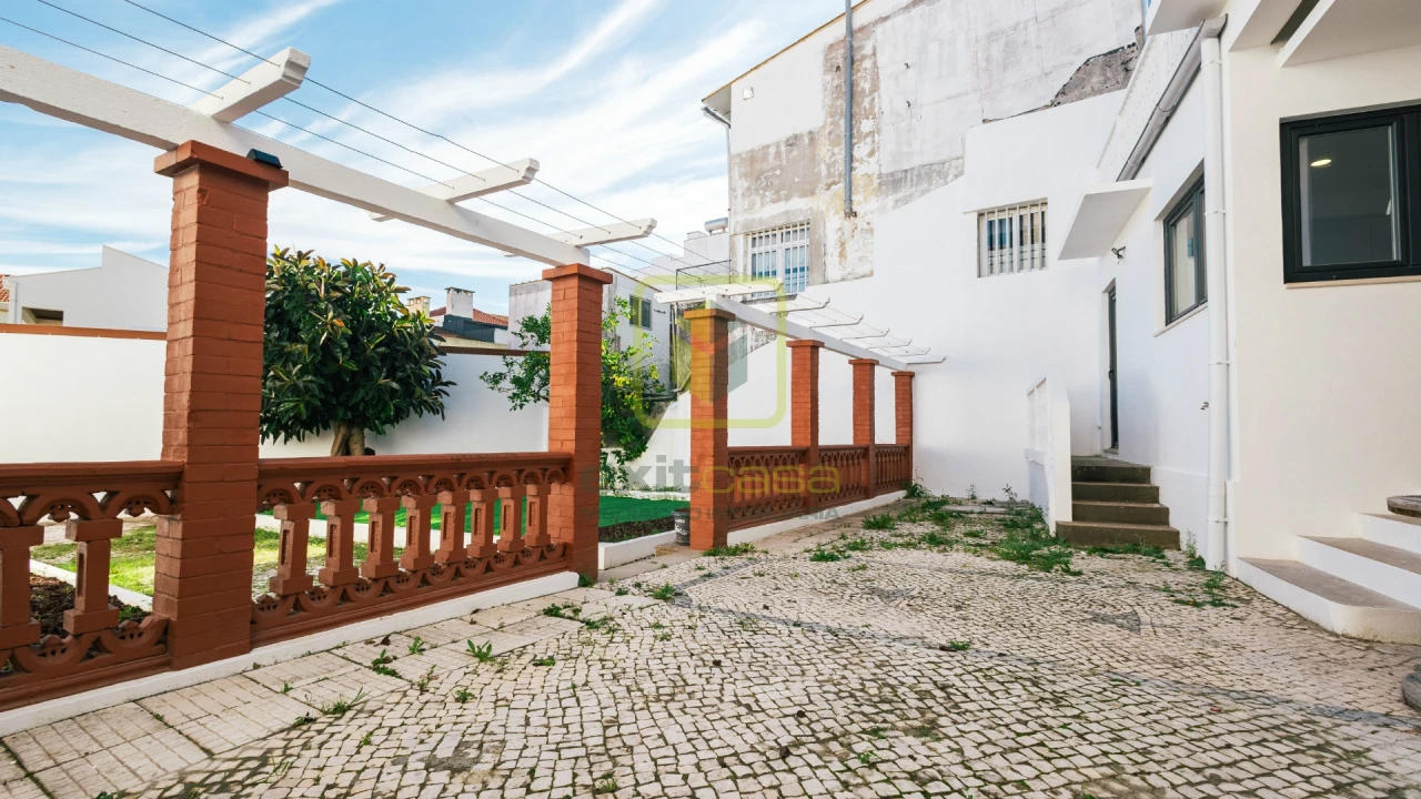Moradia T4 para Venda em Buarcos Foto 14