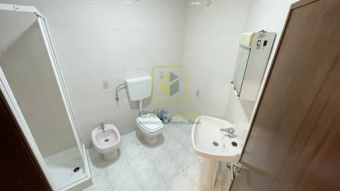Apartamento T3 para Arrendamento em Covões e Camarneira