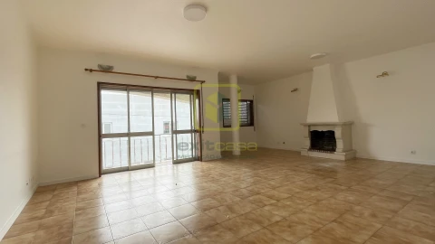 Apartamento T3 para Arrendamento em Covões e Camarneira