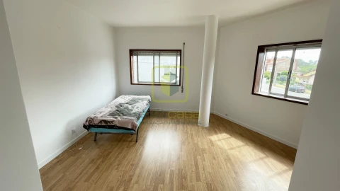 Apartamento T3 para Arrendamento em Covões e Camarneira