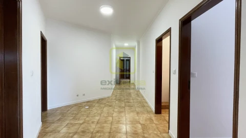 Apartamento T3 para Arrendamento em Covões e Camarneira