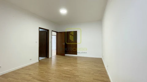 Apartamento T3 para Arrendamento em Covões e Camarneira