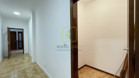 Apartamento T3 para Arrendamento em Covões e Camarneira