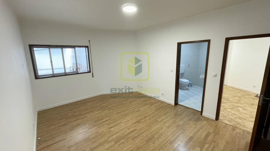 Apartamento T3 para Arrendamento em Covões e Camarneira Foto 9