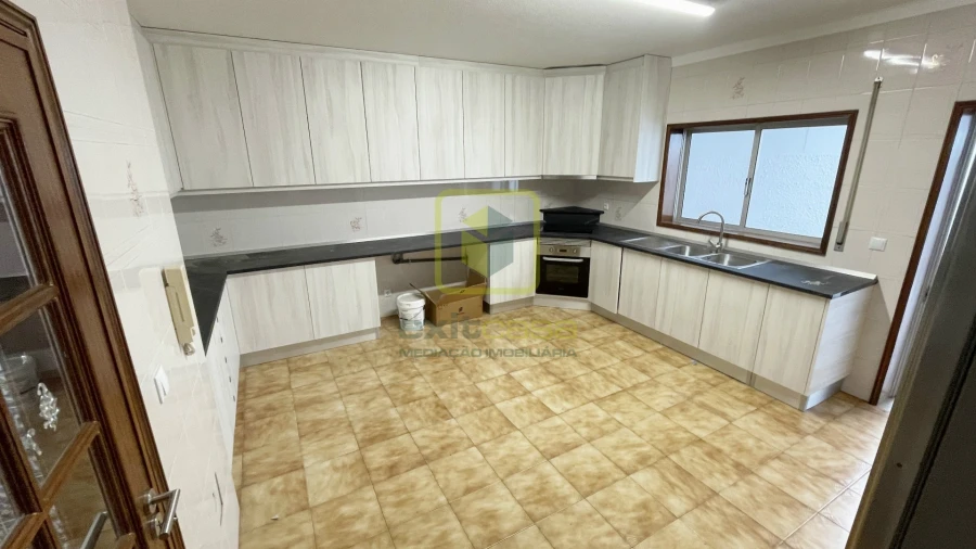 Apartamento T3 para Arrendamento em Covões e Camarneira Foto 2