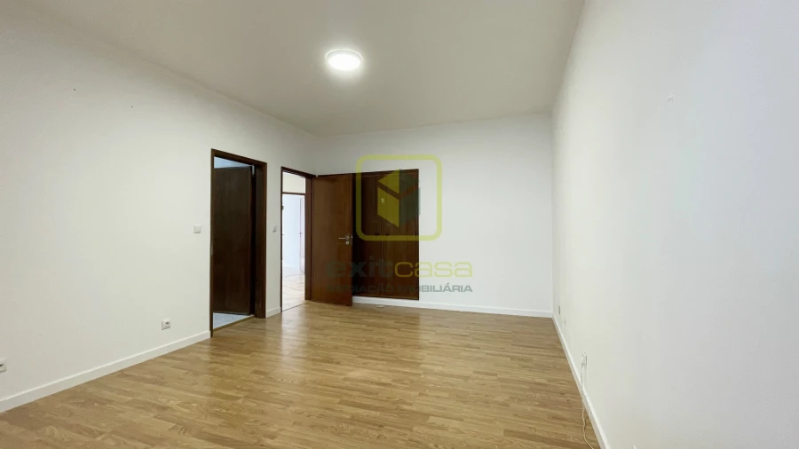 Apartamento T3 para Arrendamento em Covões e Camarneira Foto 10