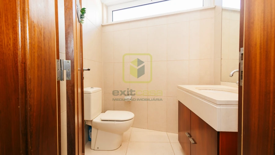 Moradia T4 para Venda em Lavos Foto 18