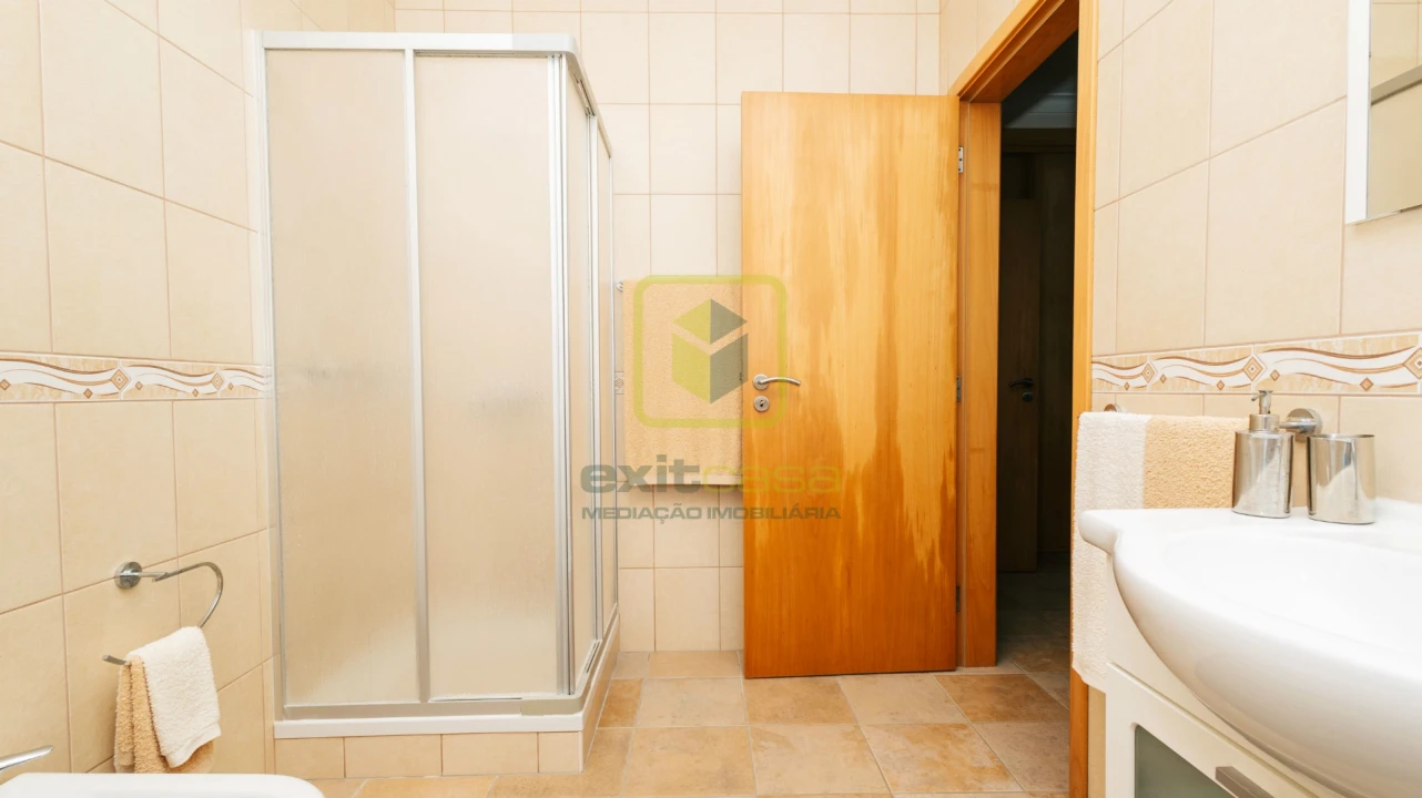Moradia T4 para Venda em Alhadas Foto 28