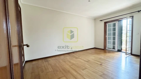 Moradia T3 para Venda em São Bernardo