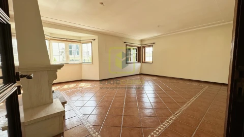Moradia T3 para Venda em São Bernardo