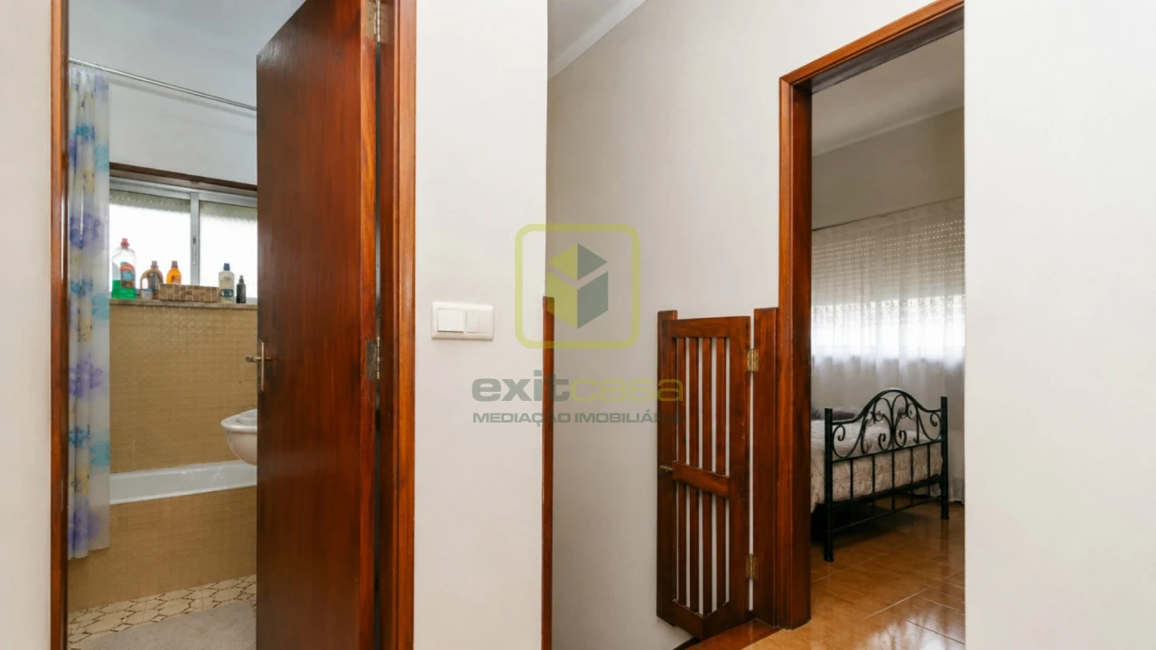 Moradia T3 para Venda em Santo Antonio dos Olivais Foto 10