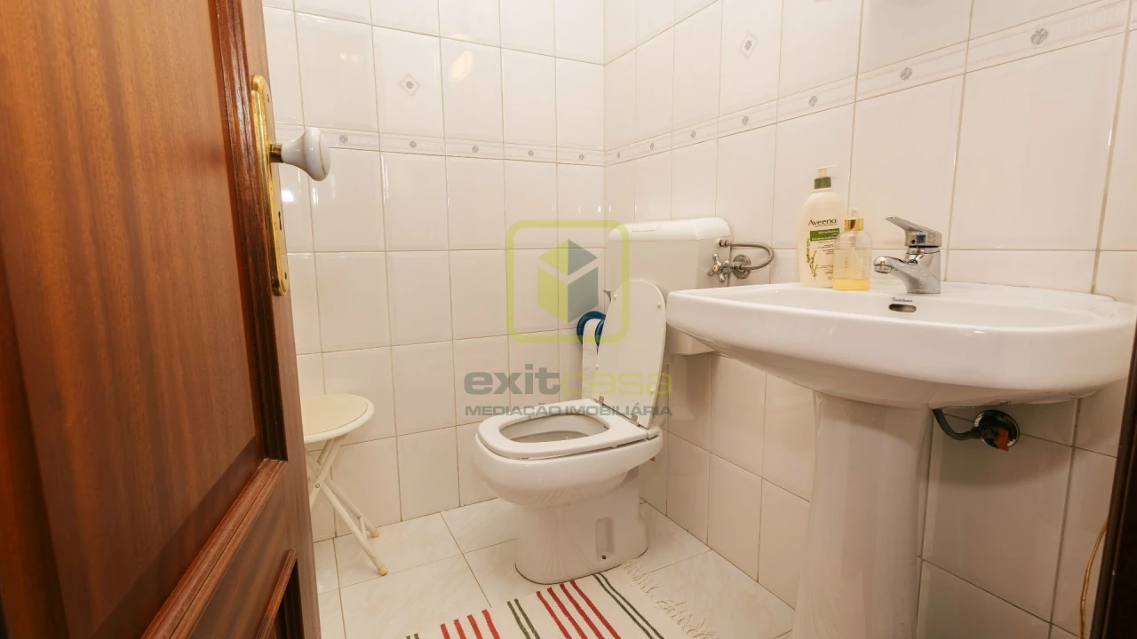 Moradia T4 para Venda em Santo Antonio dos Olivais Foto 45