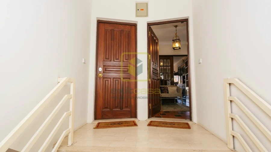 Moradia T4 para Venda em Santo Antonio dos Olivais Foto 5