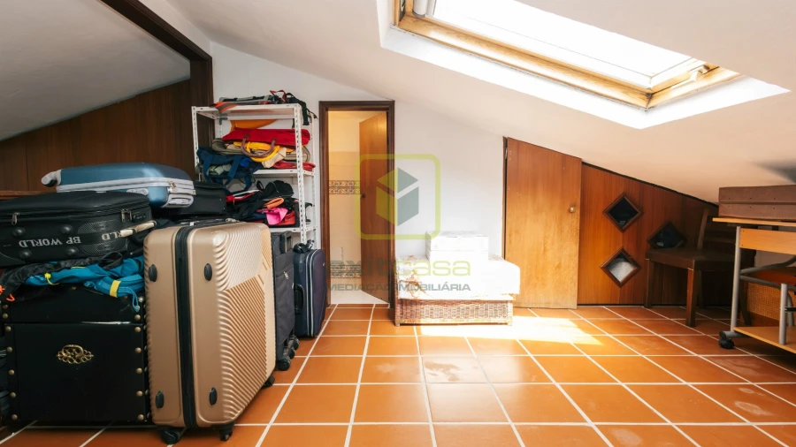 Moradia T4 para Venda em Santo Antonio dos Olivais Foto 41