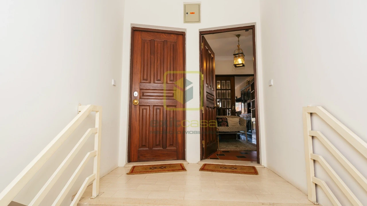 Moradia T4 para Venda em Santo Antonio dos Olivais Foto 5